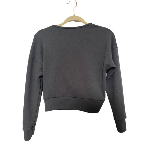 Charcoal Gray Woman's Cropped Long Sleeve Mock Wrap V-Neck Top Size Small - Picture 2 of 3